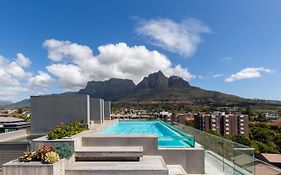 Rooftop Pool & Parking, Minutes To Uct